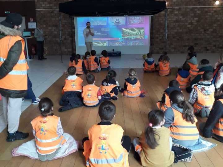 Structure interactive New-Castle Enfants jouant à la structure interactive